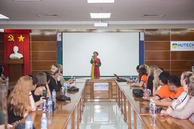 Sinh viên Đan Mạch học 2 tuần tại Việt Nam cùng sinh viên HUTECH