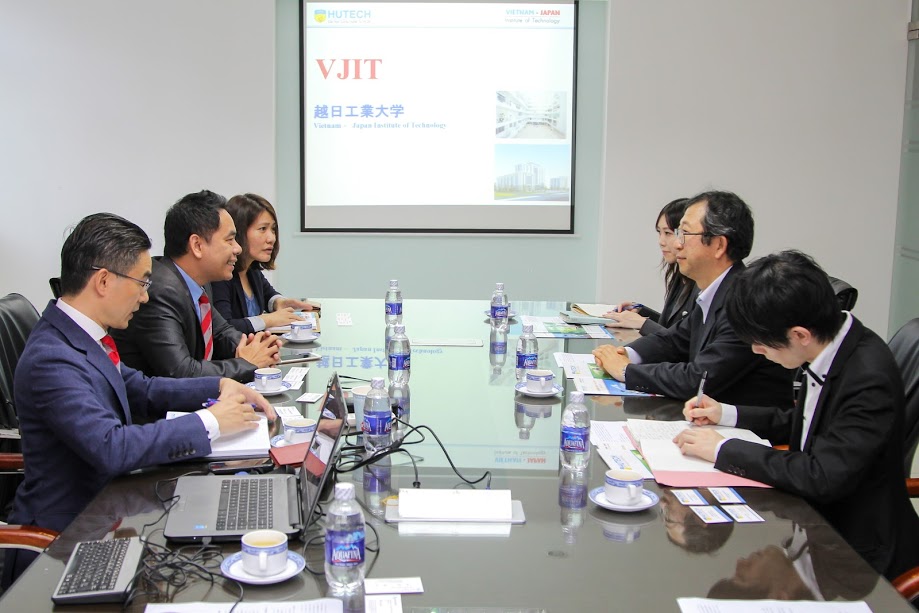 Tổng Cục trưởng Cục Thương mại và Hợp tác Kinh tế Nhật Bản làm việc tại HUTECH 9
