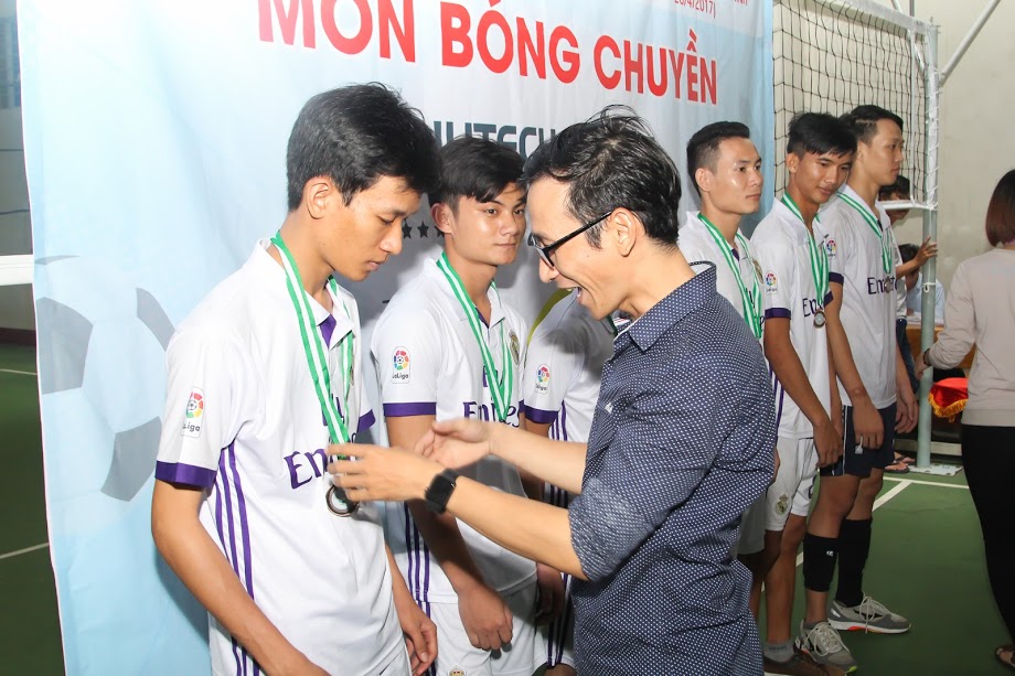 Chung kết bóng chuyền nam Hội thao HUTECH: Bước ngoặt ở set thứ 3 103