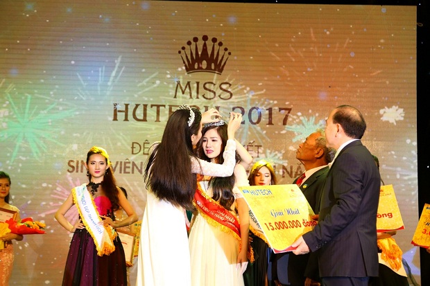 Gặp gỡ Miss HUTECH 2017 Vũ Ngọc Dung 82