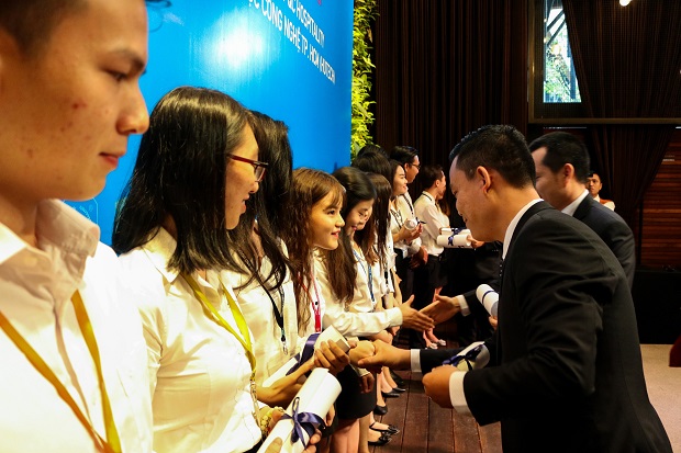 HUTECH-tong-ket-hoc-ky-doanh-nghiep-tai-white-palace-va-GEM-center