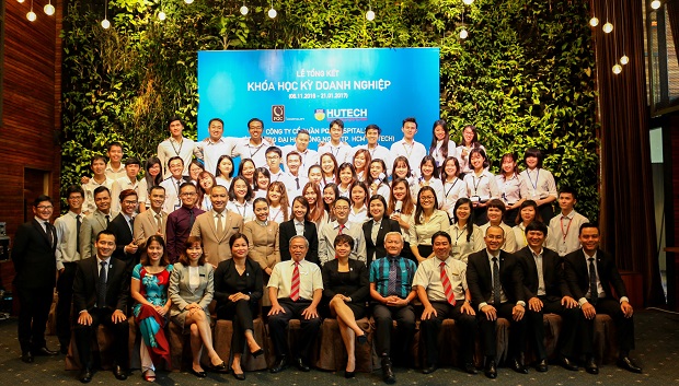 HUTECH-tong-ket-hoc-ky-doanh-nghiep-tai-white-palace-va-GEM-center