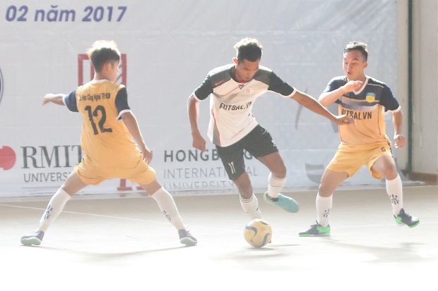 Giai-Futsal-hutech-mo-rong-2017-mo-man-soi-dong