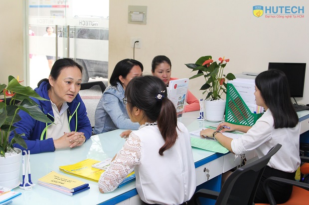 Các kênh tư vấn trực tuyến của HUTECH hoạt động đến 22h00 mỗi ngày