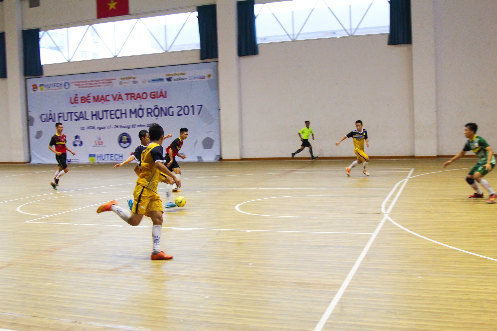 Vượt ĐH Công nghiệp TP.HCM, HUTECH vô địch “Giải Futsal HUTECH mở rộng 2017" 57