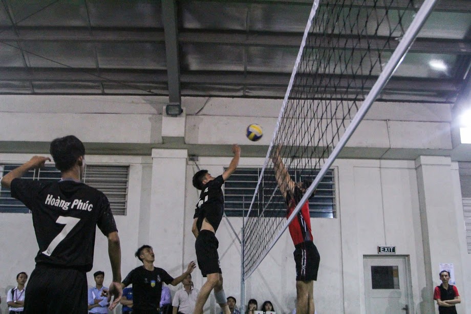 Chung kết bóng chuyền nam Hội thao HUTECH: Bước ngoặt ở set thứ 3 35