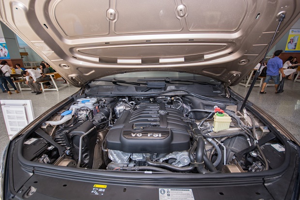 Sinh viên HUTECH tìm hiểu công nghệ mới trên ô tô và trải nghiệm dòng xe Đức Volkswagen 51