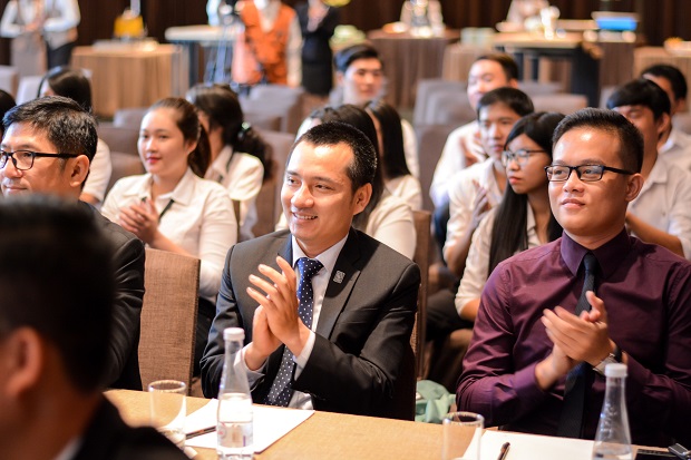 HUTECH-tong-ket-hoc-ky-doanh-nghiep-tai-white-palace-va-GEM-center