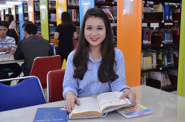 Miss HUTECH 2017: Nguyễn Thị Yến Nhi chiến thắng Giải “Người đẹp ảnh” 11