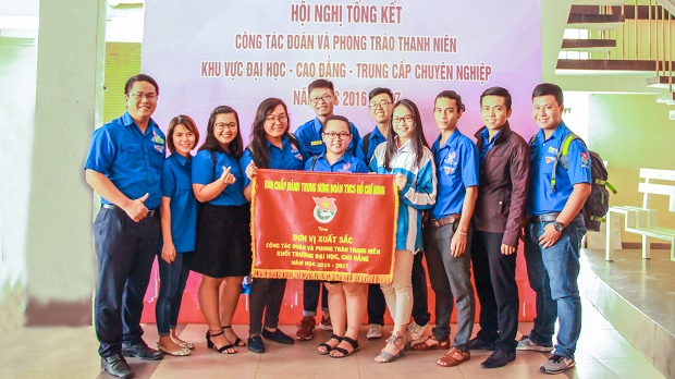 Đoàn trường HUTECH được TW Đoàn TNCS Hồ Chí Minh tặng cờ thi đua vì thành tích xuất sắc 3 năm liền 7