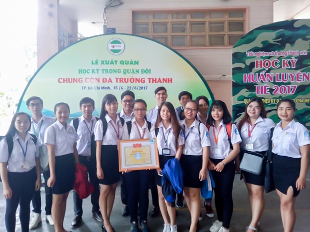 Đoàn trường HUTECH được TW Đoàn TNCS Hồ Chí Minh tặng cờ thi đua vì thành tích xuất sắc 3 năm liền 21