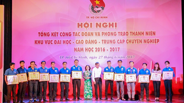 Đoàn trường HUTECH được TW Đoàn TNCS Hồ Chí Minh tặng cờ thi đua vì thành tích xuất sắc 3 năm liền 31