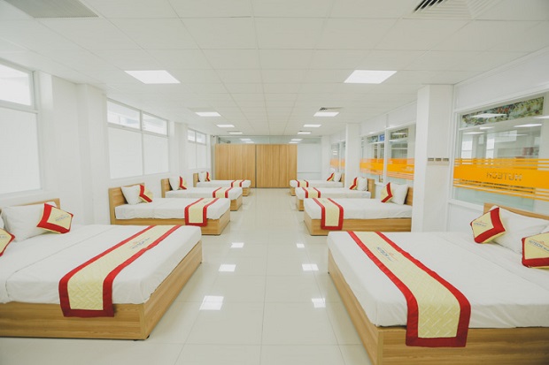 Nha-hang-khach-san-5-sao-tai-hutech