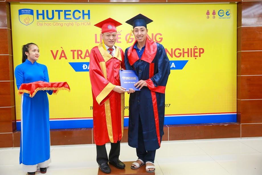 Trang trọng Lễ tốt nghiệp chương trình Đào tạo từ xa tại HUTECH 35