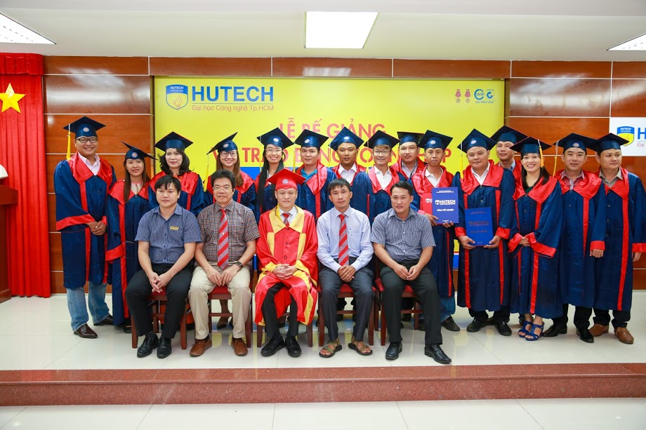 Trang trọng Lễ tốt nghiệp chương trình Đào tạo từ xa tại HUTECH 41