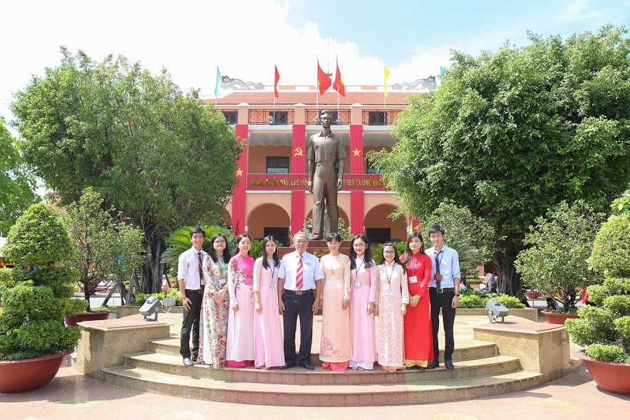 HUTECH dâng hương tại Bảo tàng Hồ Chí Minh nhân kỷ niệm 127 năm ngày sinh của Bác 29
