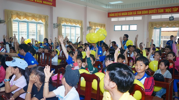 HUTECH Green Summer Volunteer Campaign 2017: Many meaningful activities at volunteer sites in Vinh Long province 83