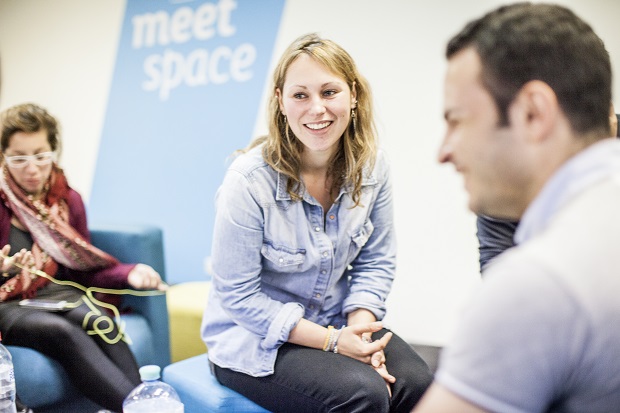 Giai-ma-5-ly-do-sinh-vien-hutech-trong-doi-ELC-viet-nam