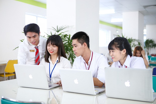 Tiếp nhận phản hồi của sinh viên về hoạt động giảng dạy của Giảng viên tại HKII 10
