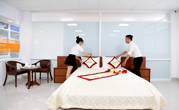 Nha-hang-khach-san-5-sao-tai-hutech