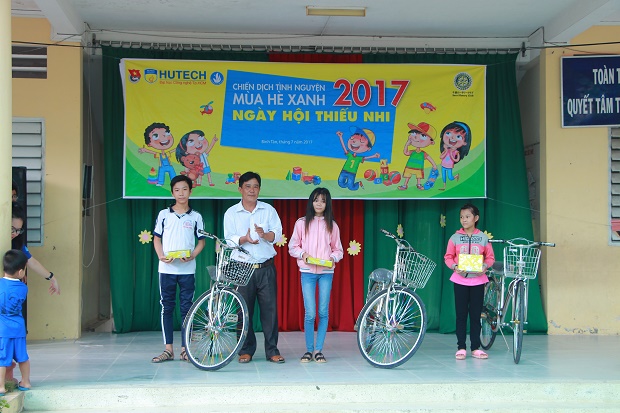 HUTECH Green Summer Volunteer Campaign 2017: Many meaningful activities at volunteer sites in Vinh Long province 193