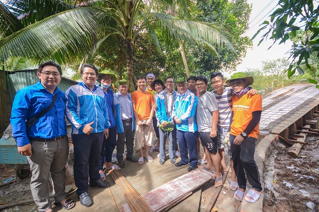 HUTECH Green Summer Volunteer Campaign 2017: Many meaningful activities at volunteer sites in Vinh Long province 176