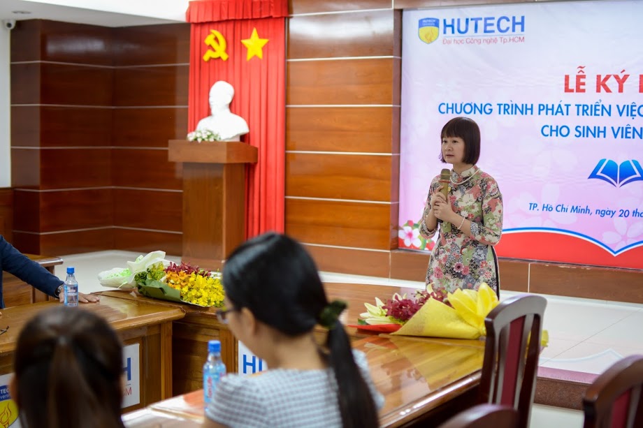 The signing of a cooperation agreement between HUTECH and VJQC on the implementation of the international job-placement program “HUTECH Global Jobs” 100