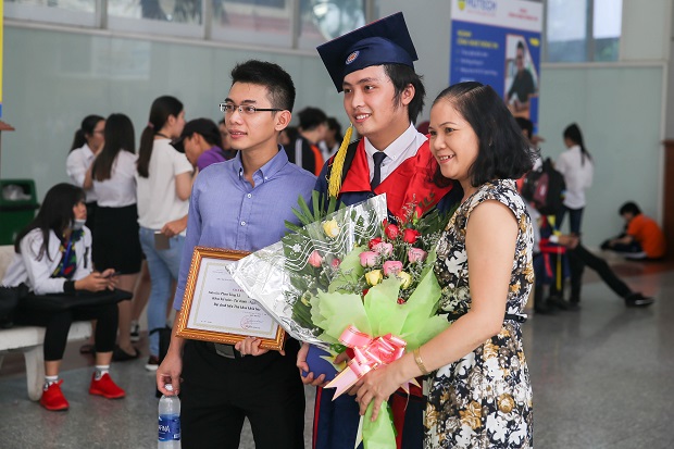 Trang trọng buổi Lễ bế giảng và trao bằng Tốt nghiệp 56