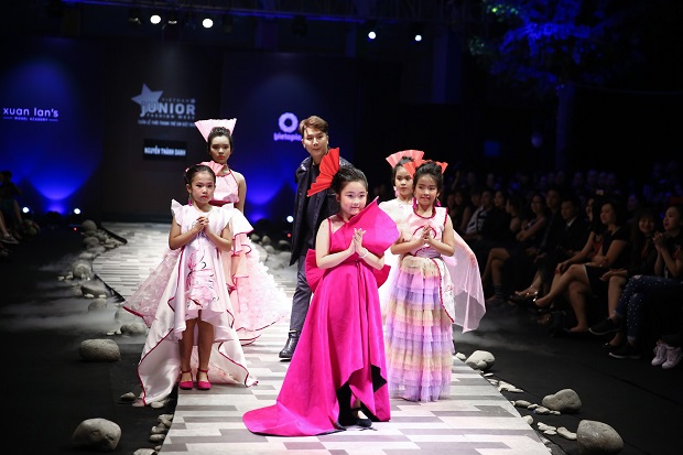 Ấn tượng những bộ sưu tập màu hồng tại “Tuần lễ thời trang trẻ em Việt Nam” 17