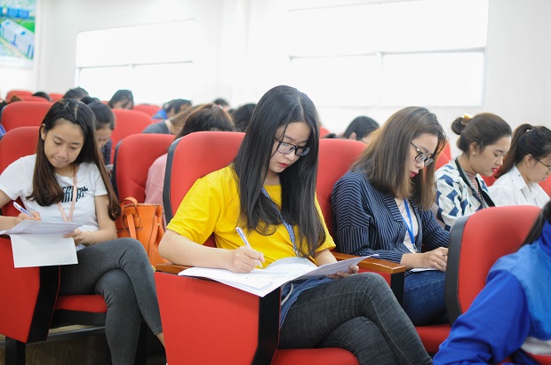 Phát động học bổng “Ươm mầm tài năng sinh viên” dành cho sinh viên ngành Kế toán – Tài chính – Ngân 43