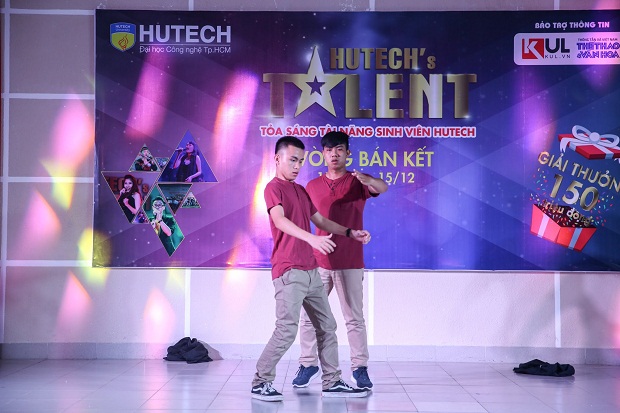 Bán kết 3 “HUTECH’s Talent 2017”: Giám khảo gặp khó khăn để chọn vé vào Top 30 102