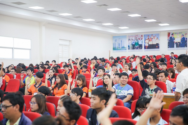 Rộn ràng ngày hội vinh danh, khen thưởng Thủ lĩnh sinh viên HUTECH 67