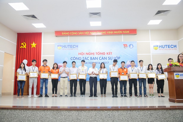 Rộn ràng ngày hội vinh danh, khen thưởng Thủ lĩnh sinh viên HUTECH 24