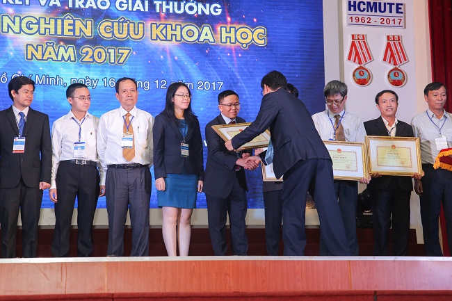 Sinh viên NCKH cấp Bộ 2017: HUTECH gây ấn tượng mạnh với 10 giải thưởng cao 45