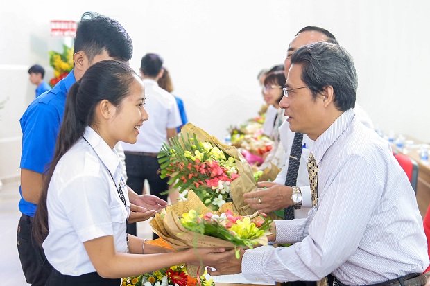 HUTECH long trọng tổ chức Lễ tổng kết năm học 2016-2017 và kỷ niệm ngày Nhà giáo Việt Nam 124