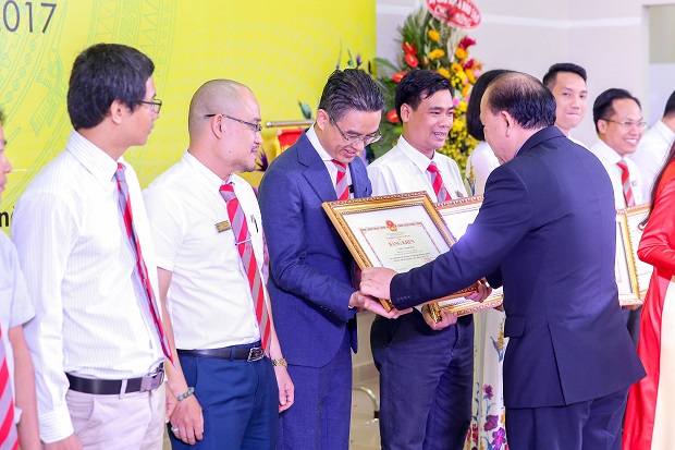 HUTECH long trọng tổ chức Lễ tổng kết năm học 2016-2017 và kỷ niệm ngày Nhà giáo Việt Nam 168