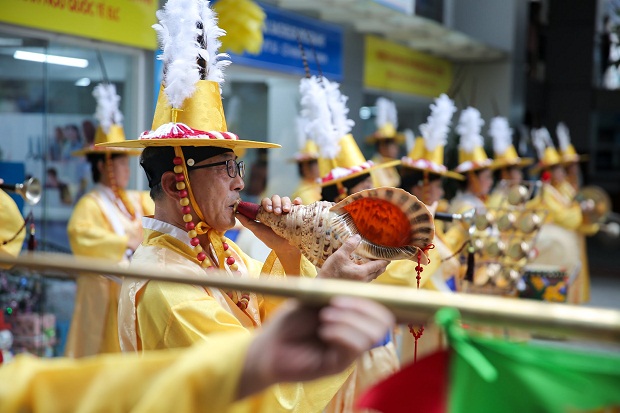 Đoàn nghệ thuật Seongju (Hàn Quốc) biểu diễn nhạc cụ truyền thống tại HUTECH 39