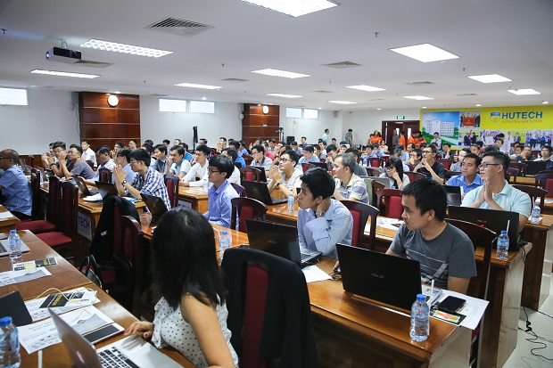 Gần 200 lập trình viên tham dự sự kiện công nghệ “AWS Dev Day Việt Nam 2017” tại HUTECH 16