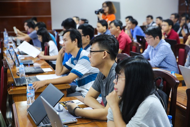 Gần 200 lập trình viên tham dự sự kiện công nghệ “AWS Dev Day Việt Nam 2017” tại HUTECH 48