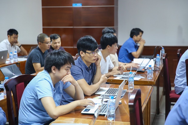 Gần 200 lập trình viên tham dự sự kiện công nghệ “AWS Dev Day Việt Nam 2017” tại HUTECH 46