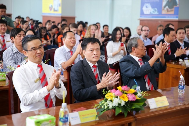 ELC Vietnam trao học bổng “khủng” 4,5 tỉ nhân dịp khánh thành 17