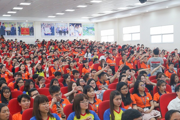 Sinh viên Đài Loan hào hứng tham gia phát động Lớp học tiên tiến và Sinh viên 5 tốt tại HUTECH 64