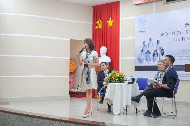 Á hậu Hoàng Oanh và MC Đông Quân đồng hành khởi nghiệp cùng Sinh viên HUTECH 34
