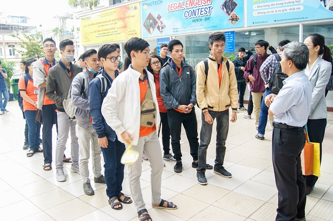 Sinh viên Khoa Công nghệ thông tin tham quan thực tế tại công ty SCC Việt Nam 9