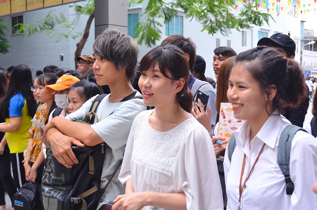 [Video] “Vỡ òa” cùng màn trình diễn ấn tượng của CLB Guitar và CLB Bartender HUTECH 71