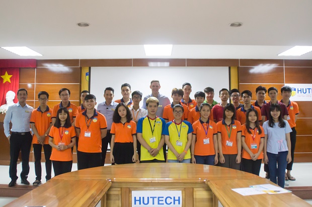 Sinh viên Kinh doanh quốc tế xuất sắc giành Giải nhất cuộc thi “Xin chào HUTECH” 74