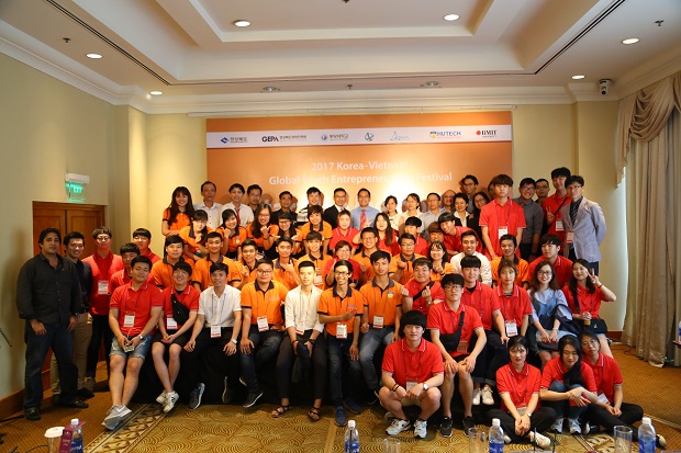 HUTECH students won top prizes at the “Vietnam - Korea Global Youth Entrepreneurship” 2017 Festival 55