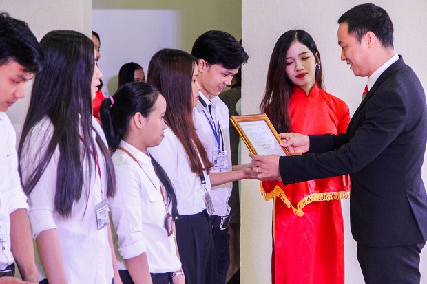 HUTECH long trọng tổ chức Lễ tổng kết năm học 2016-2017 và kỷ niệm ngày Nhà giáo Việt Nam 214