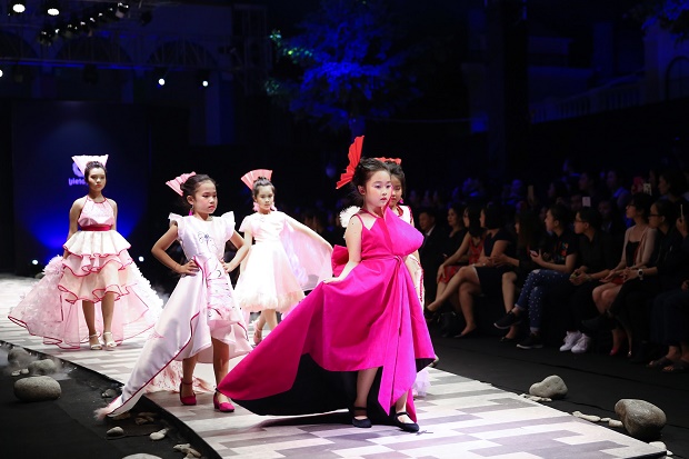 Ấn tượng những bộ sưu tập màu hồng tại “Tuần lễ thời trang trẻ em Việt Nam” 105