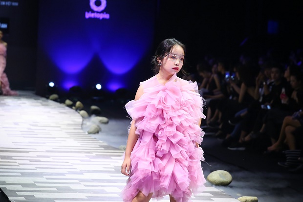 Ấn tượng những bộ sưu tập màu hồng tại “Tuần lễ thời trang trẻ em Việt Nam” 109